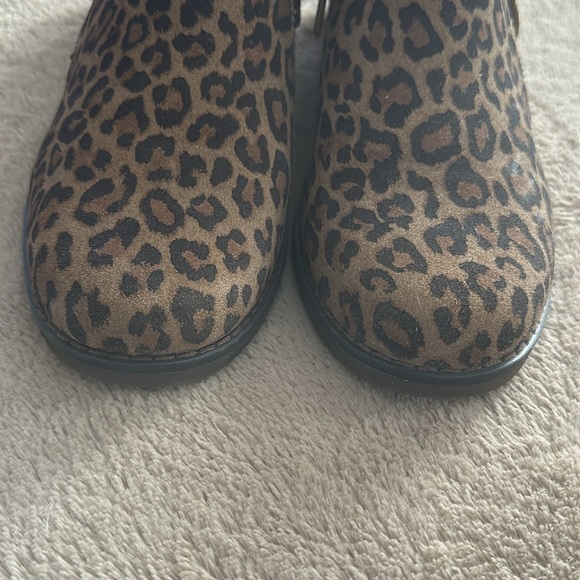 Hush Puppies Zip Booties - Picture 5 of 9
